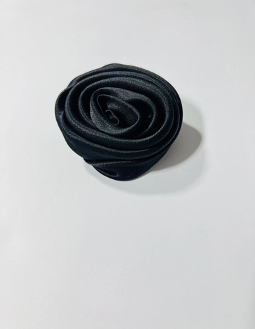 RÓŻA  BLACK SATYNOWA